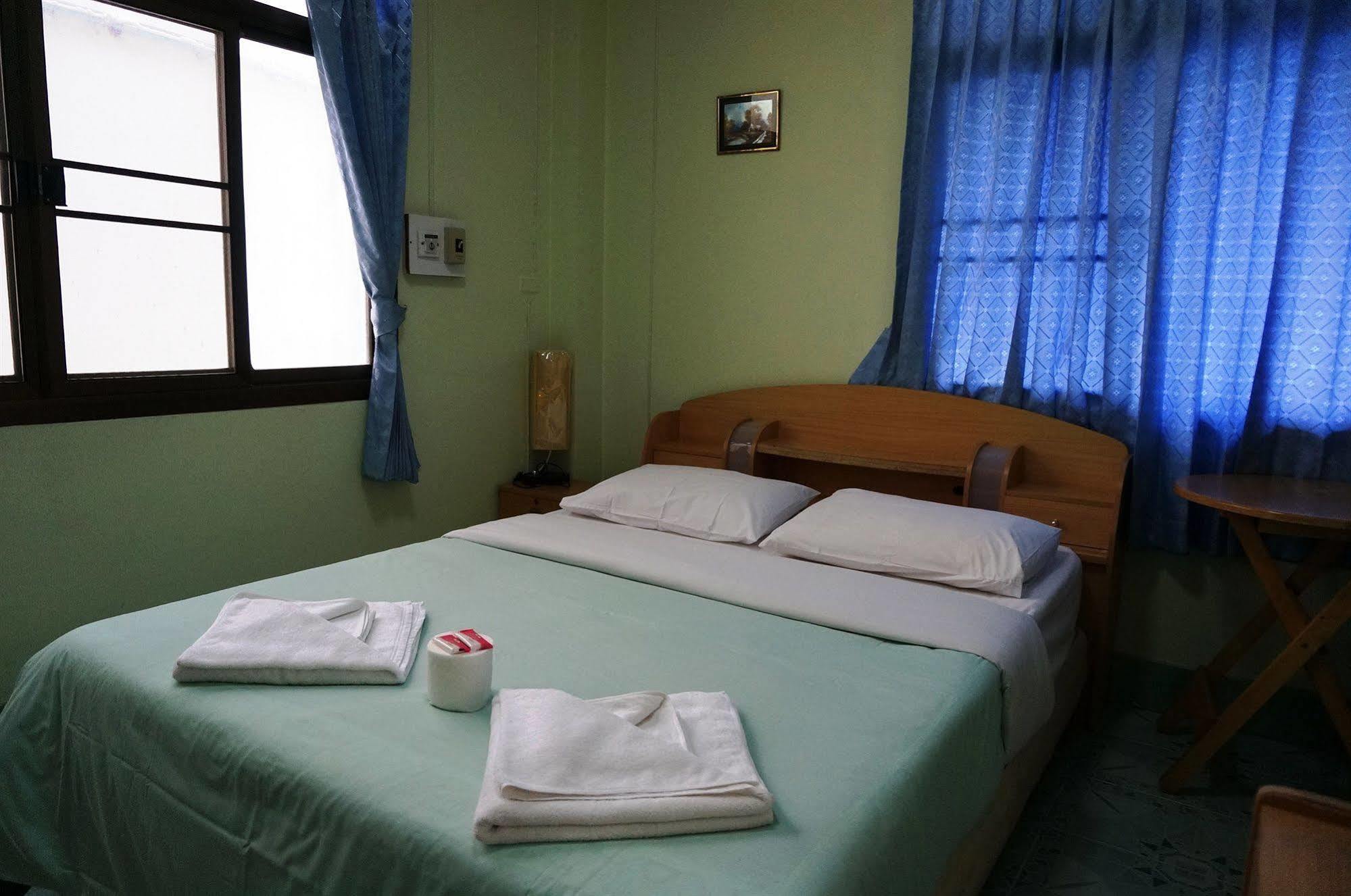 Celtic Inn Guest House Хуа Хин Екстериор снимка