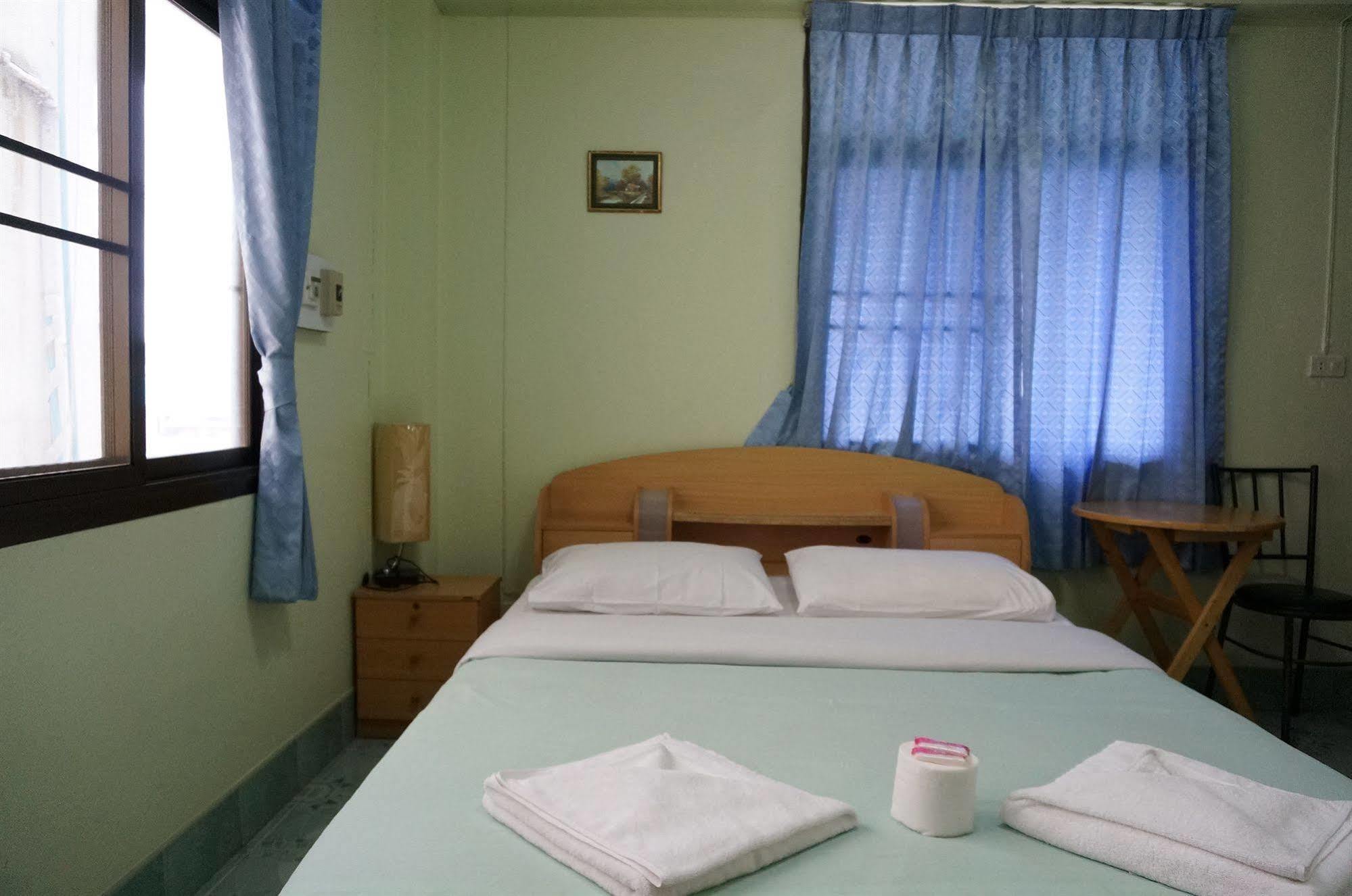 Celtic Inn Guest House Хуа Хин Екстериор снимка