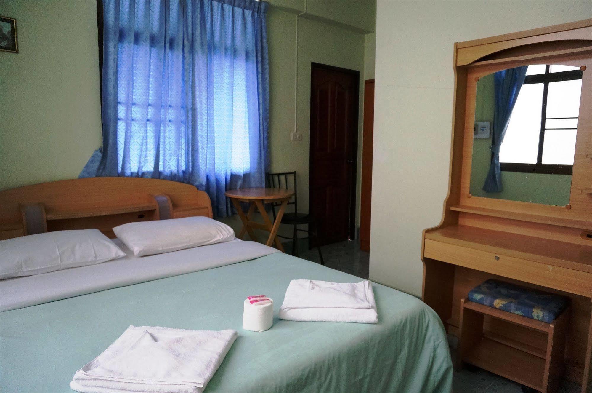 Celtic Inn Guest House Хуа Хин Екстериор снимка