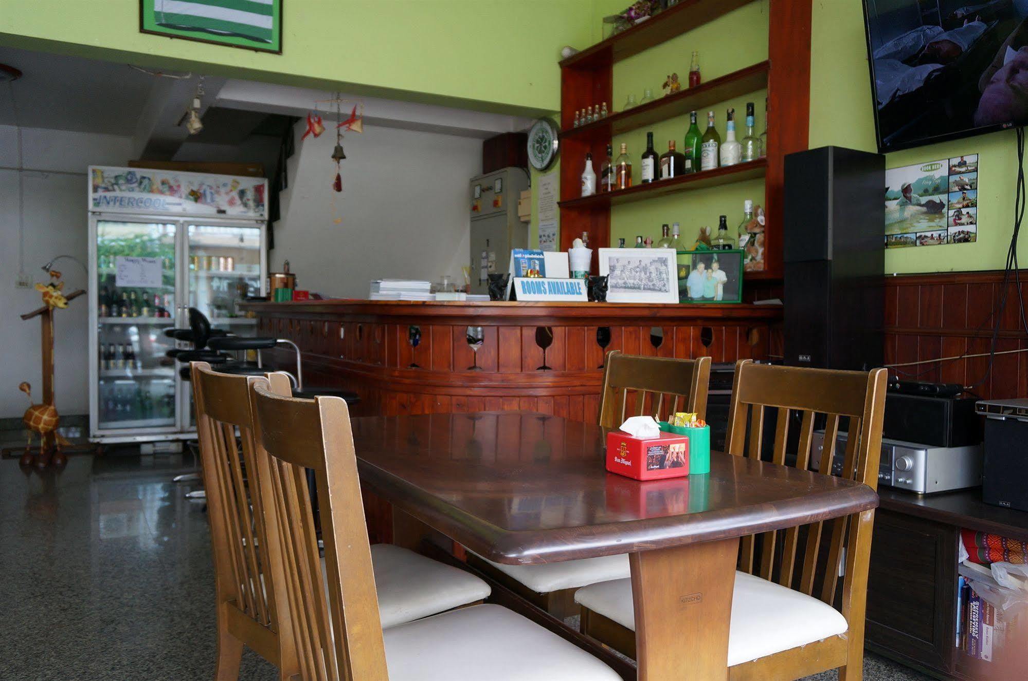 Celtic Inn Guest House Хуа Хин Екстериор снимка